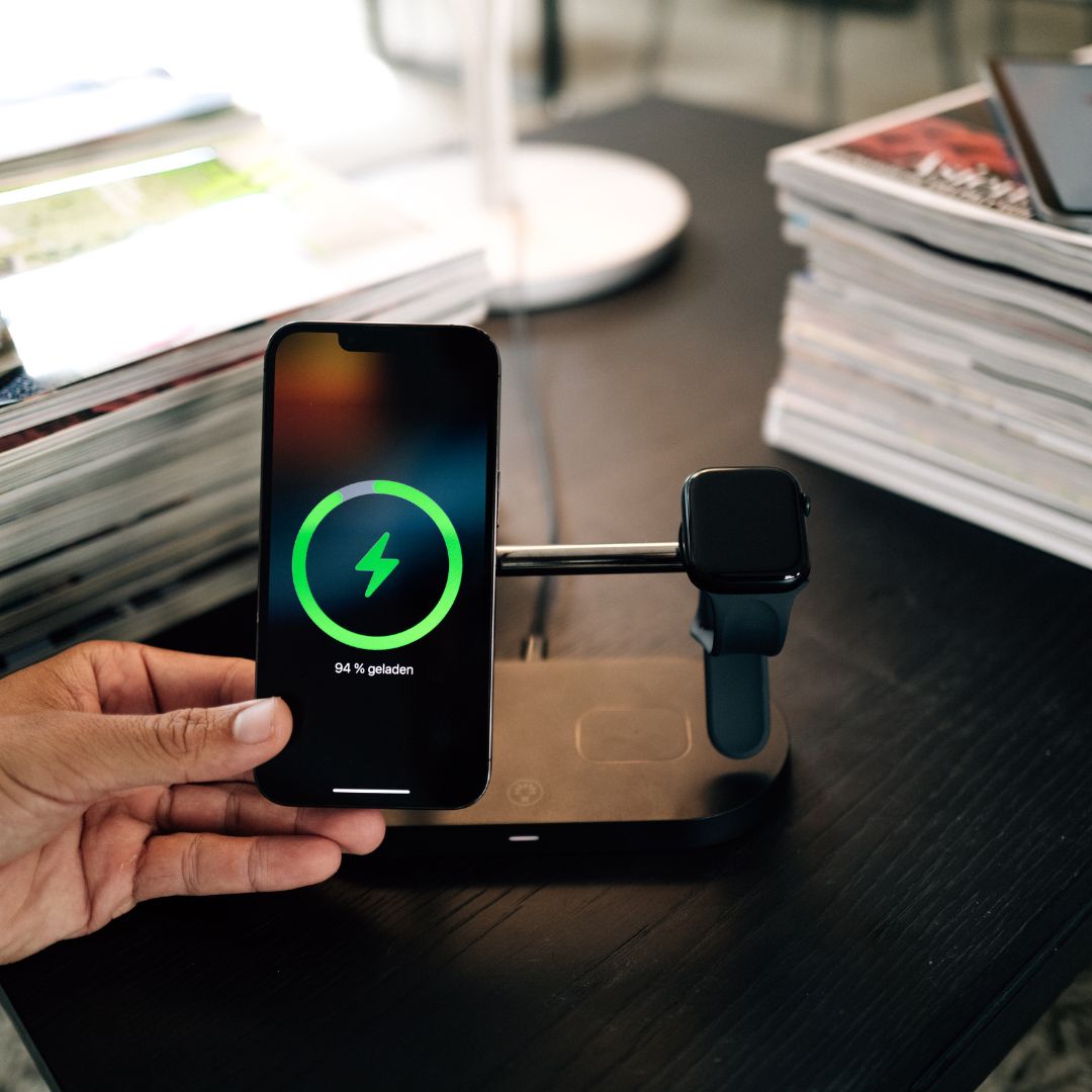 AeroWatch | 3-in-1 Wireless Charger for Smartphone, Smartwatch, and Earbuds