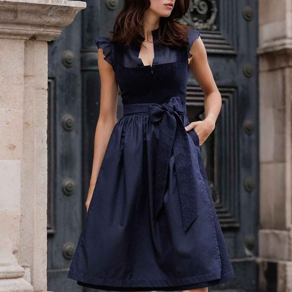 Elegant Dirndl Dress in Navy Blue – Oktoberfest | Classic Traditional Dress with Apron