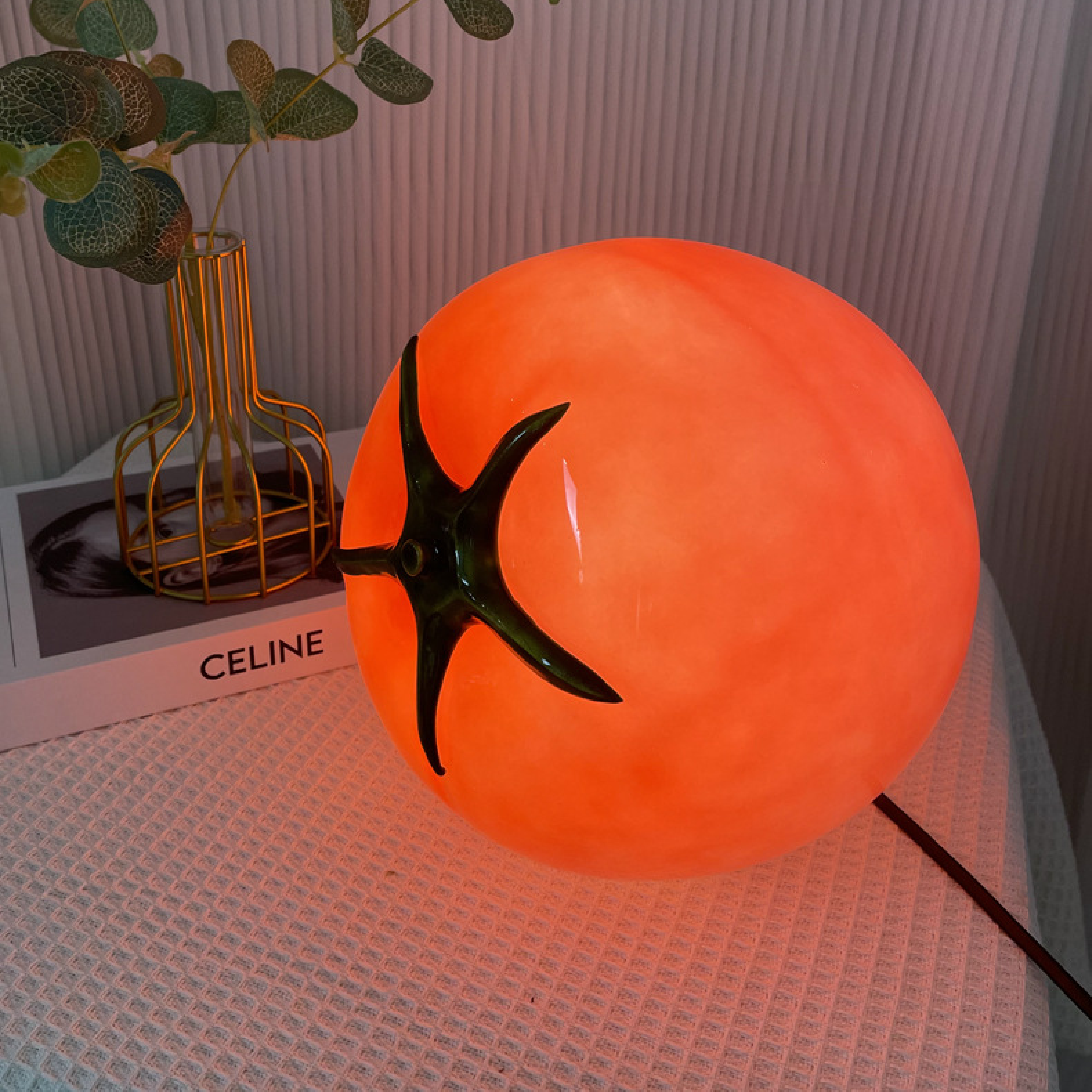 Statuesque | Tomato Table Lamp