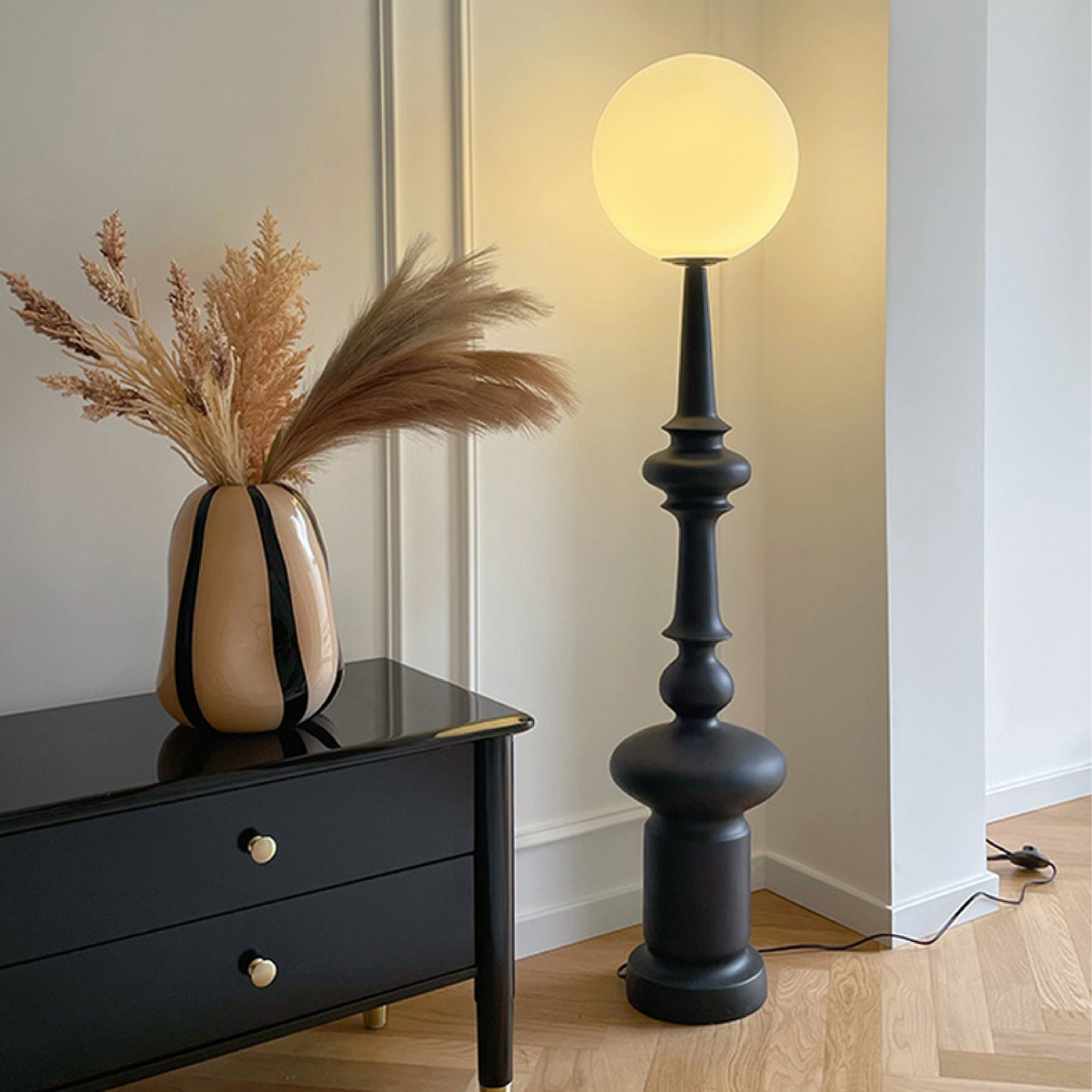 Aestheticor | Bauhaus Black Floor Lamp